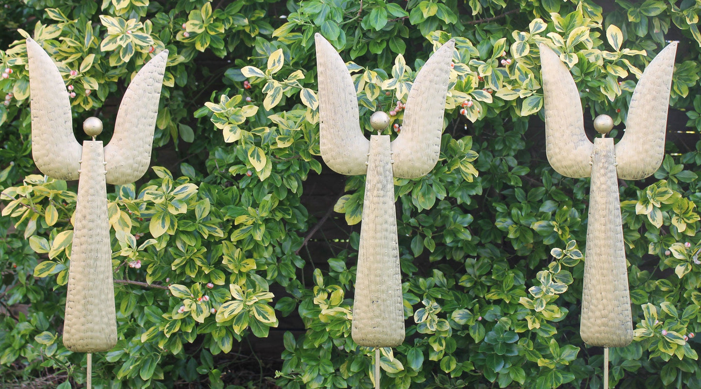 Weihnachtsengel Dekofigur Set für den Garten – 3 goldene Metallstecker