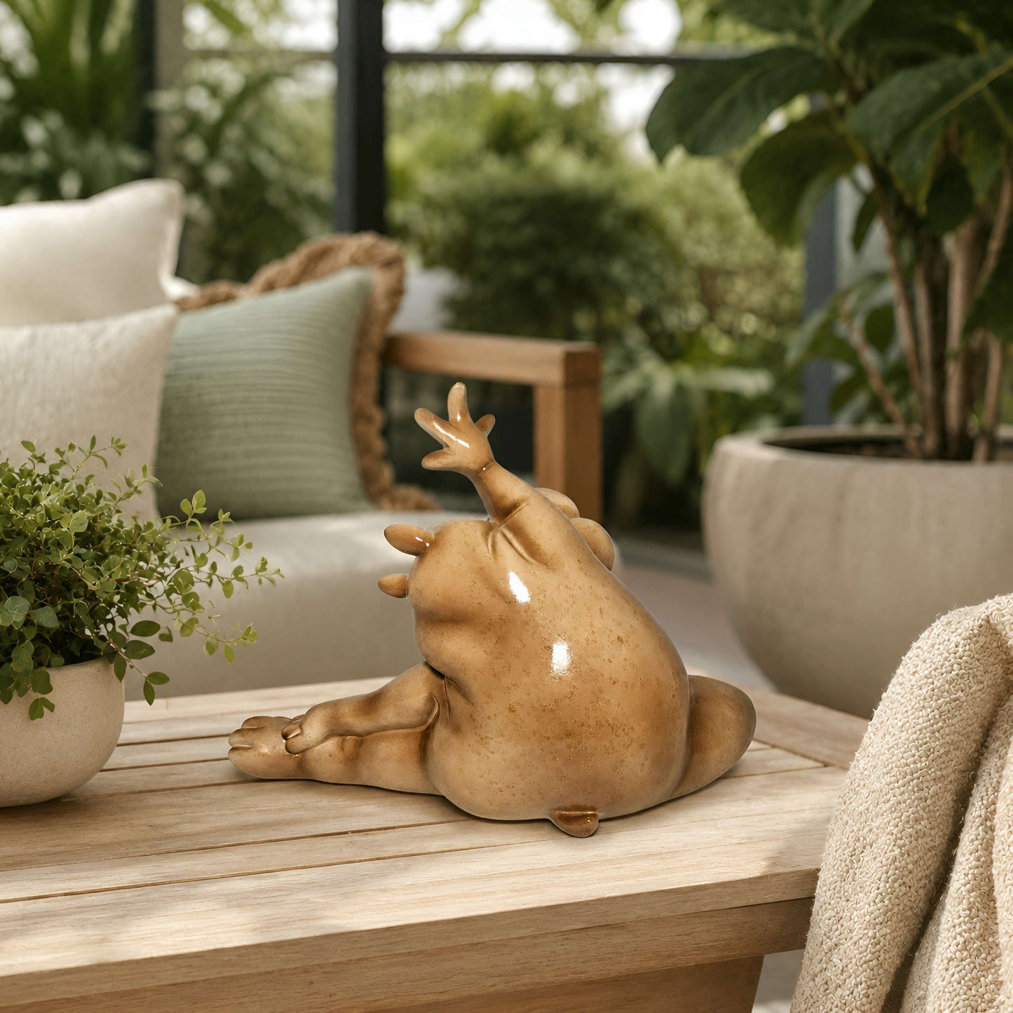 Yoga Nilpferd Dekofigur – glänzende Deko Figur in 2 Posen