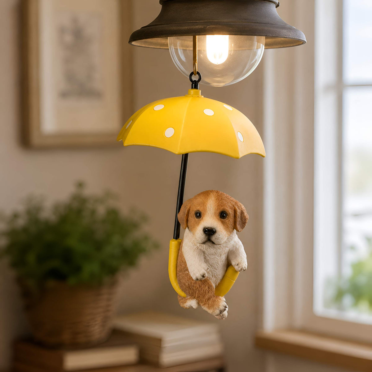 Hängedeko Tierfigur mit Schirm – Fenster- & Gartendeko: Biene, Mops oder Jack Russell