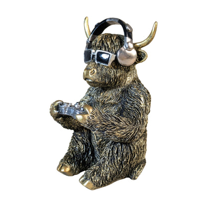 Highland-Cattle-Gamerfigur Kuh-Deko mit Headset & Controller, Goldlook Kuhfigur