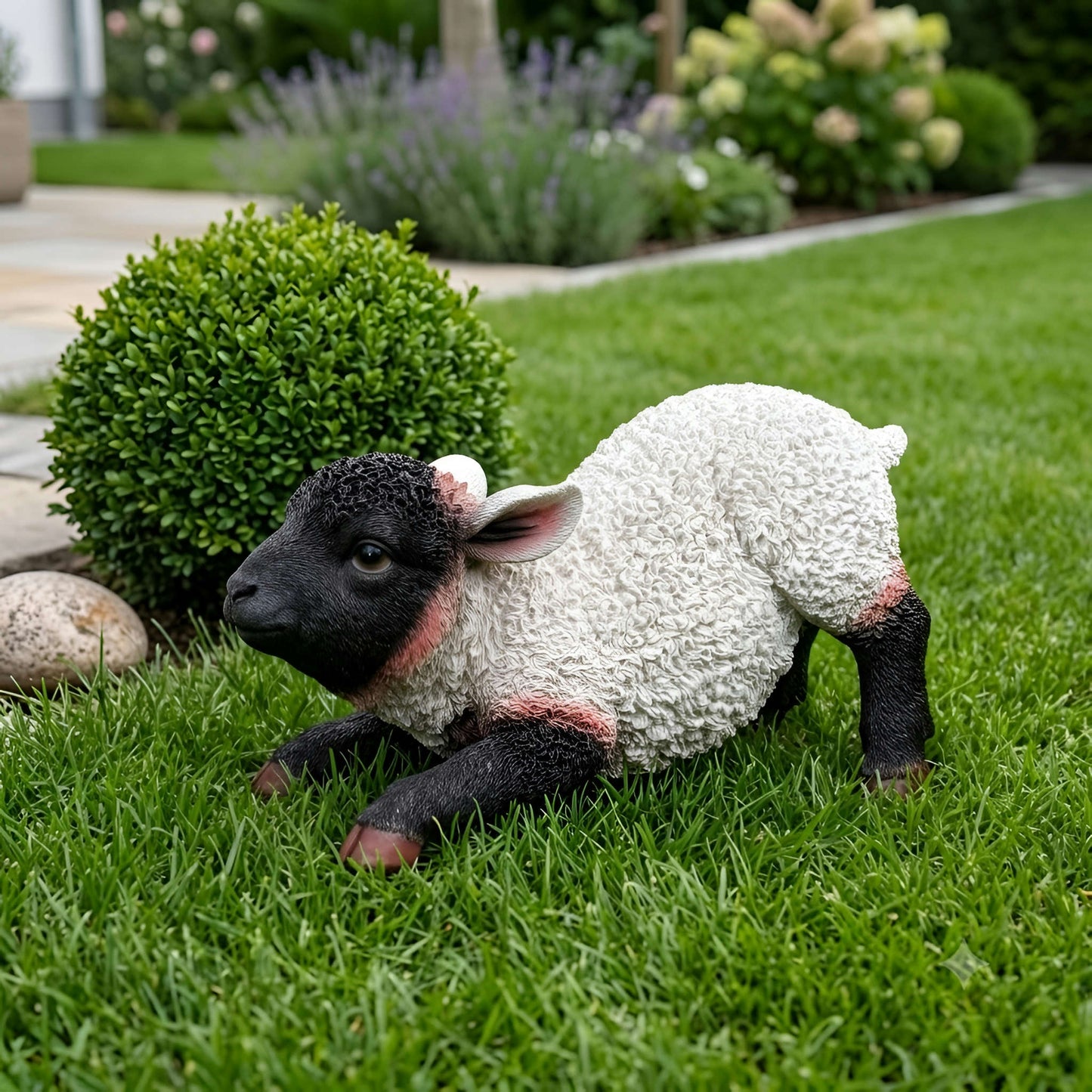 Verspieltes Lamm Dekofigur Set für den Garten – 3 Schafmotive
