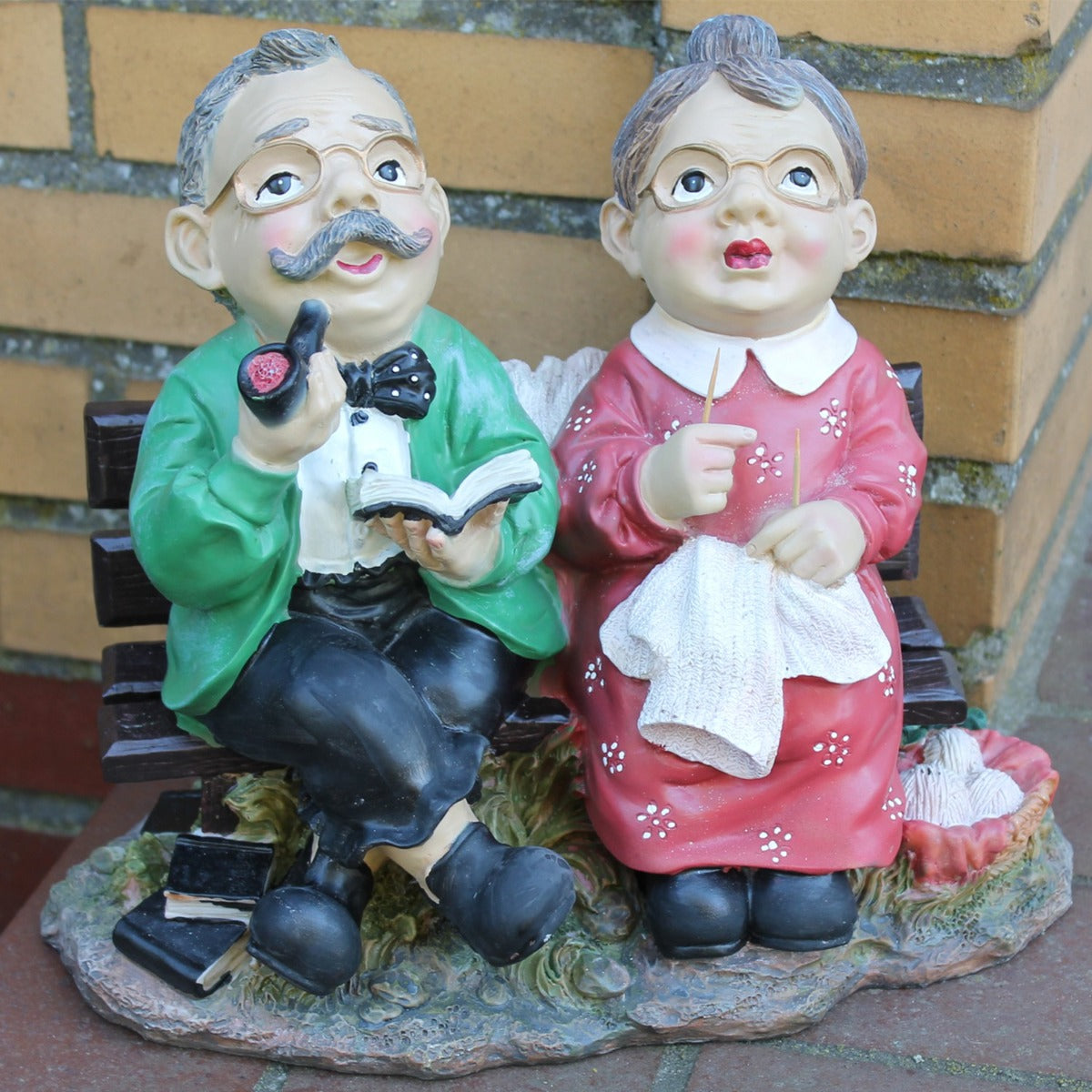 Gartenfigur Opa und Oma auf der Gartenbank Dekofigur Gartendekoration