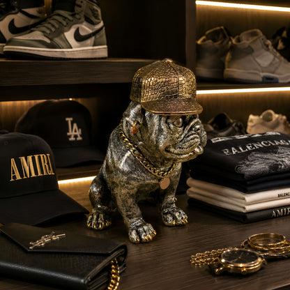 Goldene Bulldogge Dekofigur mit Cap – moderner Deko-Hund