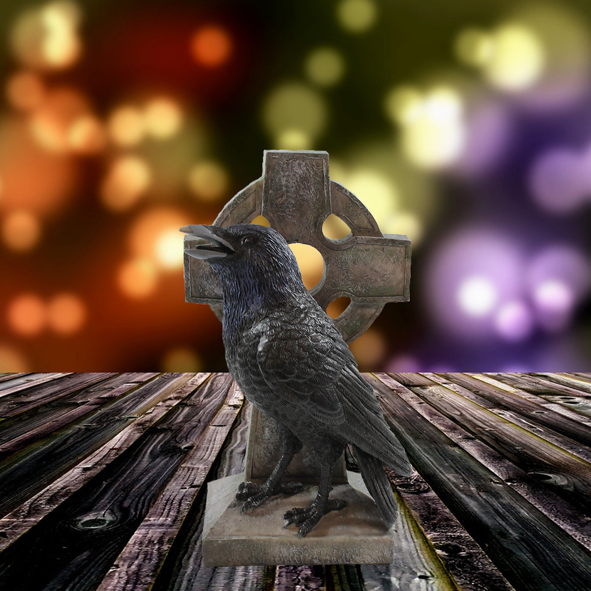 Rabe am keltischen Kreuz – handbemalte Gothic Dekofigur