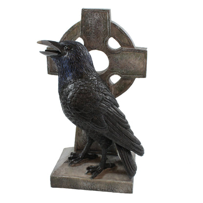 Rabe am keltischen Kreuz – handbemalte Gothic Dekofigur