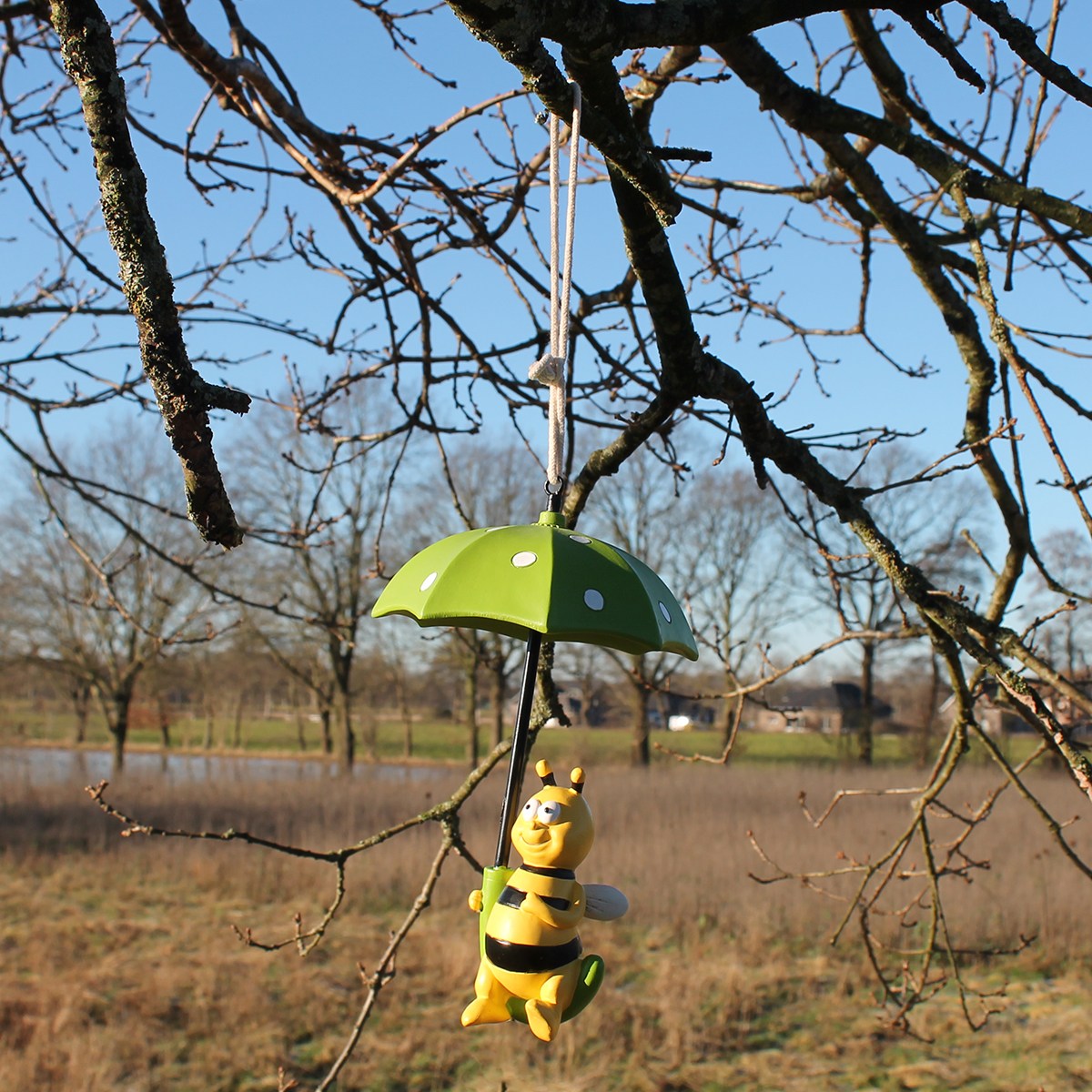 Bienen Dekofigur für den Garten mit Regenschirm – lustige Gartendeko