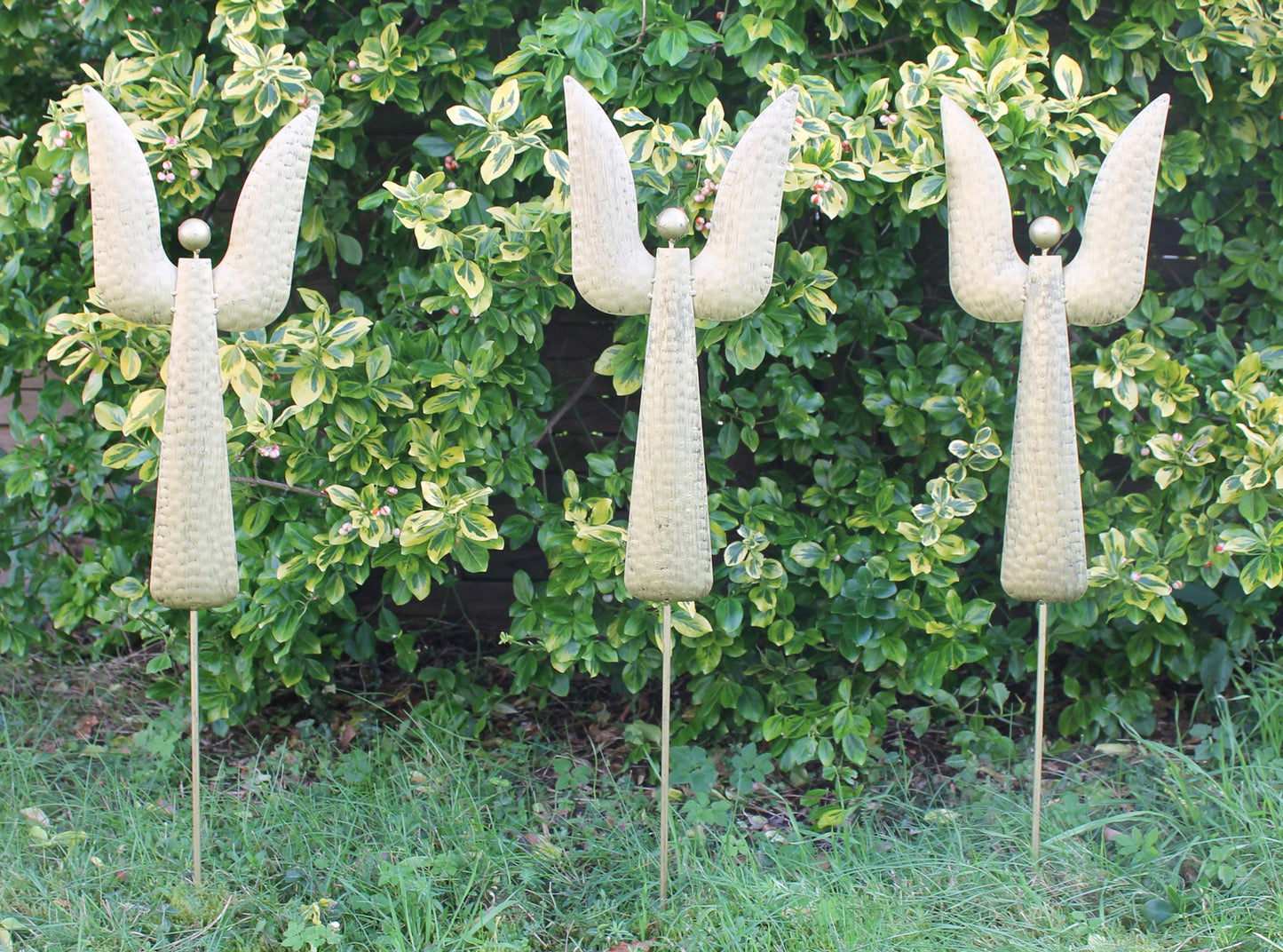 Weihnachtsengel Dekofigur Set für den Garten – 3 goldene Metallstecker