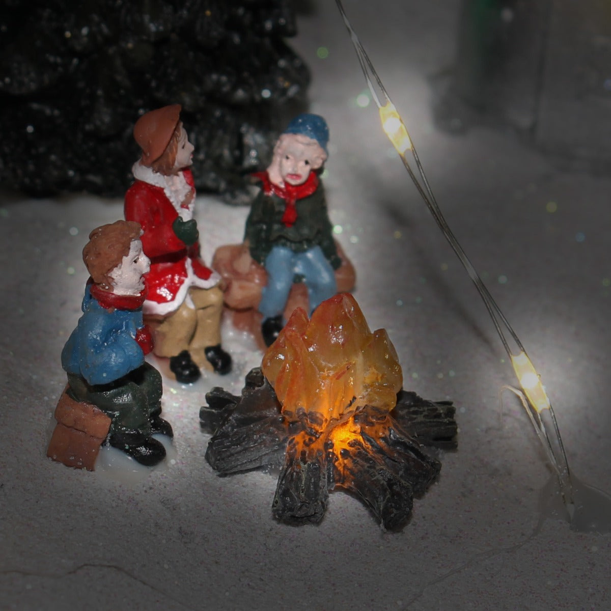 LED Weihnachtscamping Dekofigur – beleuchtetes Winterdorf mit Figuren