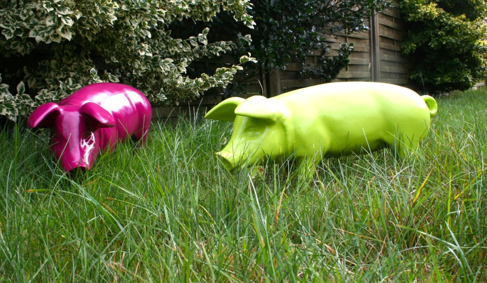 Brommel Schwein Dekofigur für den Garten – brombeerfarbenes Ferkel XXL 60 cm