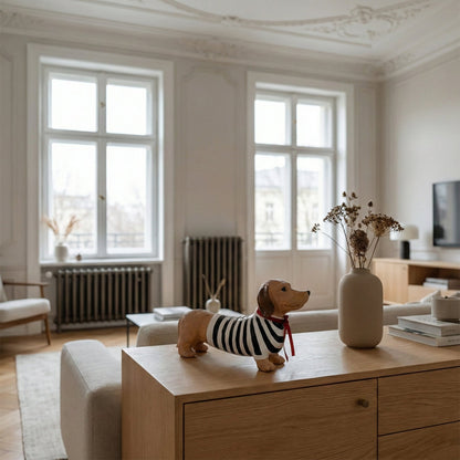 Dackel Deko Figur - handbemalte Dackelfigur für innen & außen, Gartendeko für Balkon, Terrasse & Garten, mit Pulli und roter Schleife - DackelDuo Monique et François