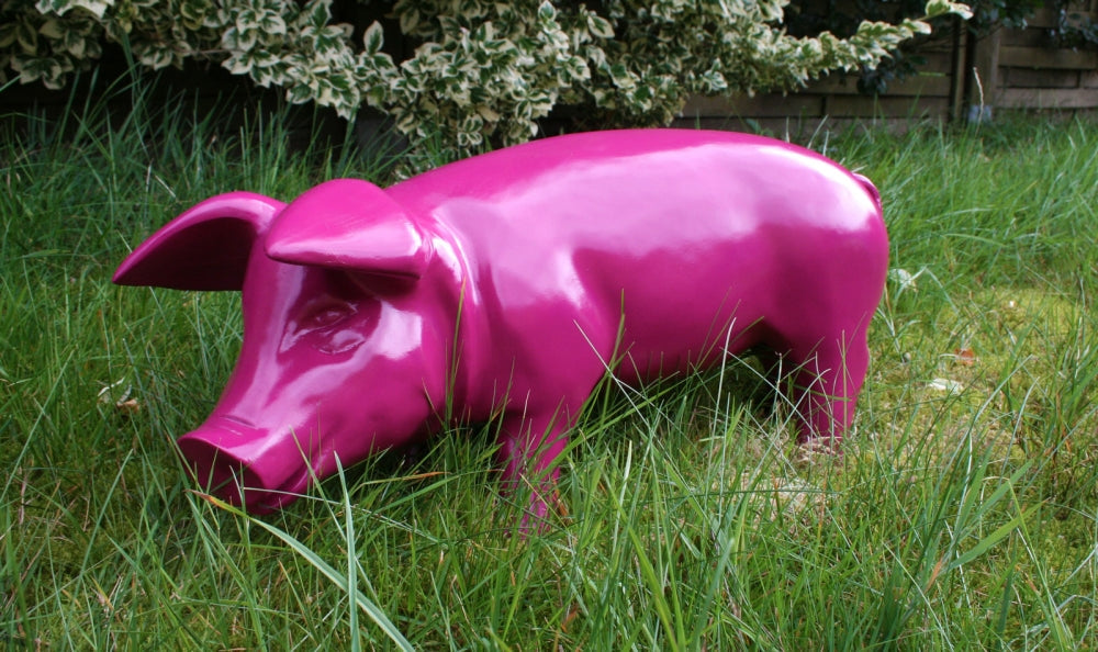 Brommel Schwein Dekofigur für den Garten – brombeerfarbenes Ferkel XXL 60 cm