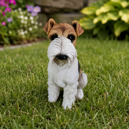 Lebensechte Foxterrier Dekofigur für den Garten – Hundefigur