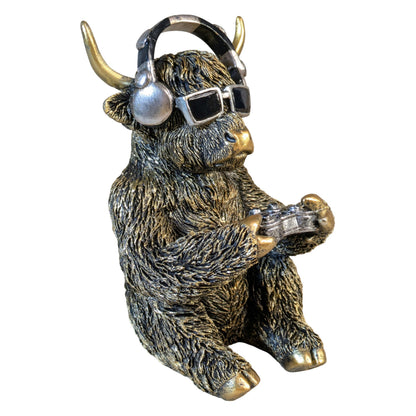 Highland-Cattle-Gamerfigur Kuh-Deko mit Headset & Controller, Goldlook Kuhfigur