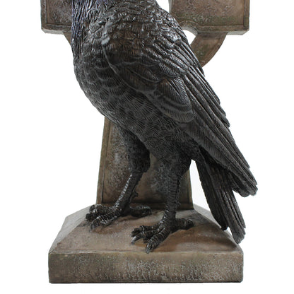 Rabe am keltischen Kreuz – handbemalte Gothic Dekofigur