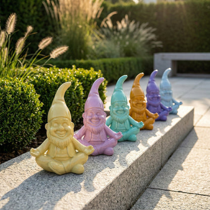 Yoga Gartenzwerg Dekofigur für den Garten – ZenPoser in Pastell, 2 Größen